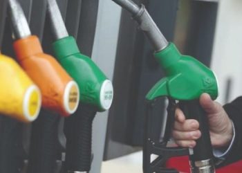 Shqiptarët paguan 185 mln euro më shumë dhe blenë më pak karburant –