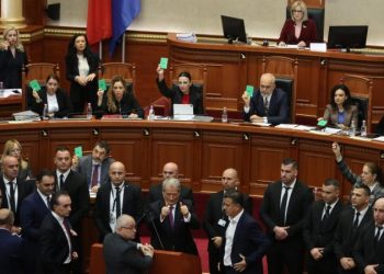 Deputetët 10 minuta kohë diskutim për Portin e Durrësit –