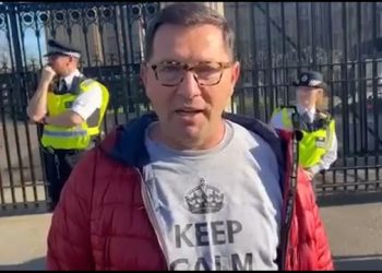 Doktori shqiptar në Londër: S’jemi kriminelë, por profesionistë!