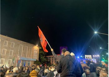 Protesta / VOA: Rama konsiderohet përgjegjës për largimin e shqiptarëve nga vendi