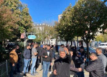 “Jam gati ta vras”, e moshuara shpërthen ndaj Ramës: Është monstër