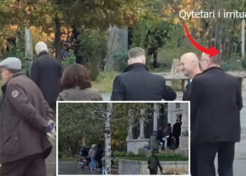 Ç’ndodhi me Yuri Kim, e fusin për siguri brenda xhamisë. Qytetari… –