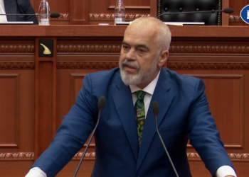 “Jeni të pafytyrë”, Rama sulmon opozitën në Kuvend: Të pa fe