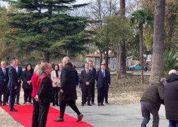 Nuk flasin prej 2 vitesh, sheshi i Flamurit bashkon Ramën dhe Lelin –