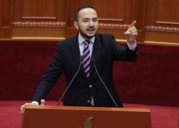 Janë hajdutë me çizme! –