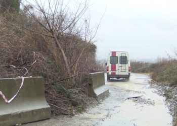 Reshjet e shiut bllokojnë rrugët në Shkodër, disa fshatra pa energji