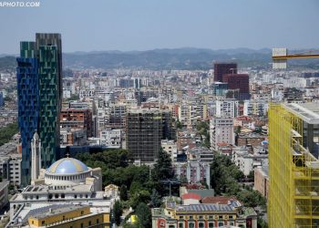 KKT konfiskon 7 pallate që shkelën lejen e ndërtimit në Tiranë