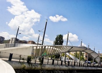 Sulmohen 4 shqiptarë në Mitrovicë, njërit i thyejnë hundën –