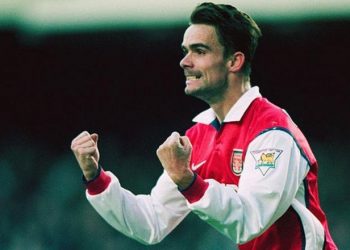 Goditje në zemër, ish-futbollisti i Barçës dhe Arsenalit në spital