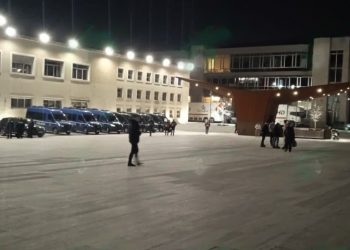 Atmosfera prag-derbi/ Forca të shumta policie në stadium