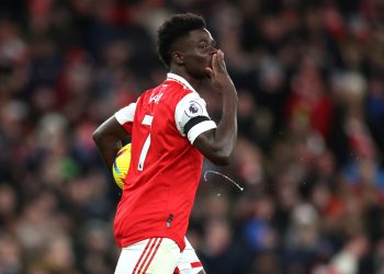 Arsenal përmbys Uest Hamin dhe mban kreun