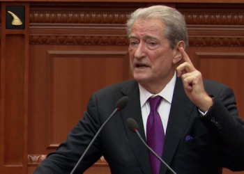 Këndon “Bella Ciao” e ia hedh SPAK-ut –