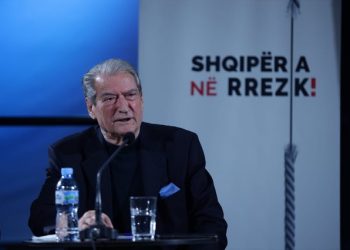 “Call Centerat e këshilltarit të Xhaçkës pastrojnë të pista”