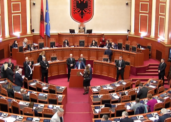 TENSIONET/ Krifca merr fjalën, opozita nuk lëshon Foltoren