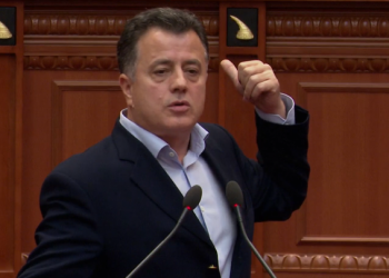 Do iu fshijë revolucioni i demokracisë –