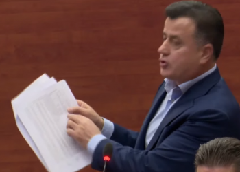 “Je kokrra e legenit”/ Plas sherri në Kuvend