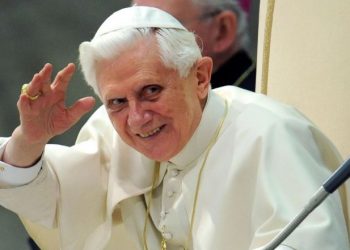 Gjendja shëndetësore e ish-Papës Benedikt mbetet e rëndë