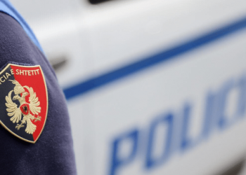 Shpërdoroi detyrën, efektivi në Fier përjashtohet nga Policia –