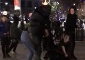 Plas mes vajzave në Fier/ Kapen prej flokësh (VIDEO)