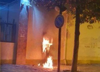 Sulmohet Policia e Elbasanit