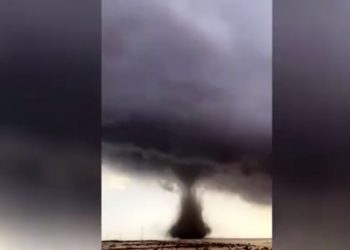 VIDEO/ Katari goditet nga tornadot dhe stuhitë