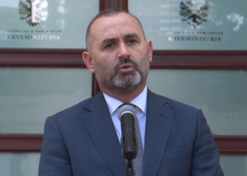 “A ju tremb hija e Ervis Martinaj?” Ministri shmang pyetjen