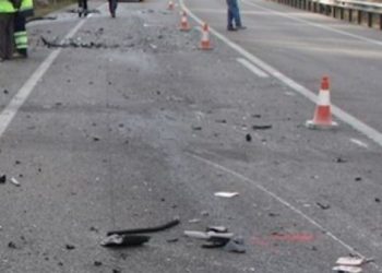 Makina del nga rruga, plagoset pasagjeri në Bilisht