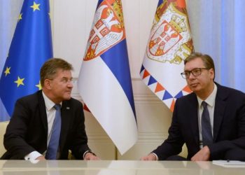 Vuçiç takim me Lajçak, fokusi te situata në Kosovë