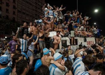 Po festonte fitoren e kombëtares, humb jetën tifozi argjentinas –