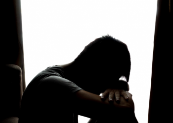 Tronditëse/ 8 nxënës përdhunojnë bashkëmoshatarin një muaj rresht –