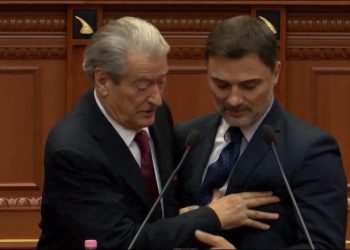 Protesta, Alibeaj del kundër Berishës / Deklarata