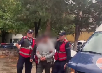 Kërcënoi dhe përndoqi një person, arrestohet 28-vjeçari –