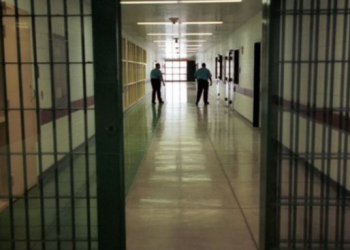 20-vjeçari shqiptar i jep fund jetës brenda burgut në Itali