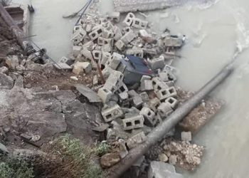 Çahet diga e përroit, rrezikohet përmbytja e rrugëve në Gjirokastër –