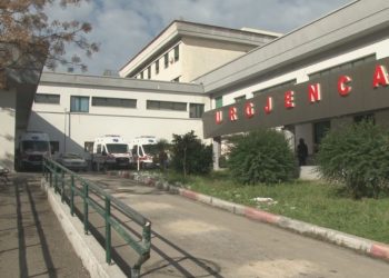 Durrës/ 40-vjeçari shkon për ndihmë në spital, ja çfarë dyshohet –