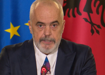 Skandali me Call Center, Rama mbron të vëllanë: Spekulime pa vlerë –