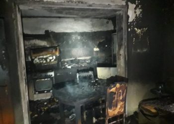 Përfshihet nga flakët një banesë në Elbasan –