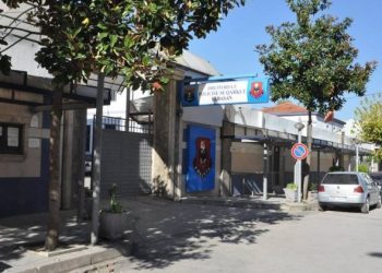 Aksidenti me vdekje në Elbasan, arrestohet pas disa ditësh shoferi –