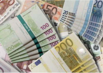 Këmbimi valutor, euro “në vend numëro”, sa shiten dollari e paundi