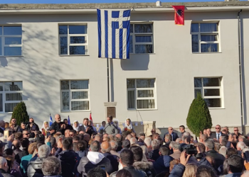 Skandal në Dropull, flamuri shqiptar “i vocërr” ndaj atij grek