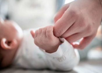 Foshnja një vjeç preket nga HIV, prindërit dyshojnë te QSUT –