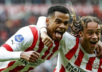 Manchester United në negociata me PSV për Gakpo