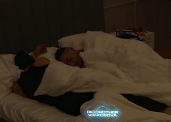 Getinjo fle në shtrat me Stresin, distancohet nga Vivien