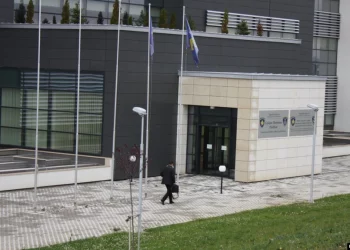 Gjykata pezullon Qeverinë për ulje të pagave për gjyqësorin