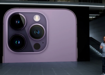 Prodhuesi i Iphone në krizë, ofron pagesë për gjetjen e punëtorëve –