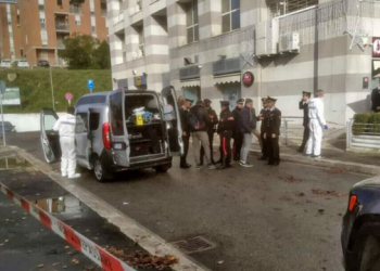 Ai mbylli derën dhe… –