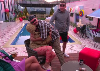 Me kë nga djemtë do i bëje të gjitha në shtëpi? Kejvina jep emrin