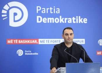 “Zdromsit i hanë duart”/ Këlliçi reagon për shembjen e pallatit –