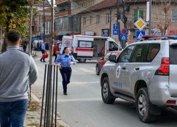 Policia rrethon banesën e gruas që e vrau burri, rëndë familjarët –