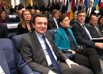 Barrikadat/ Serbia kërcënon Albin Kurtin